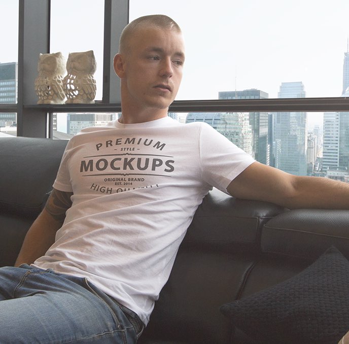 Download Man wearing T-Shirt Mockup | Mockup World