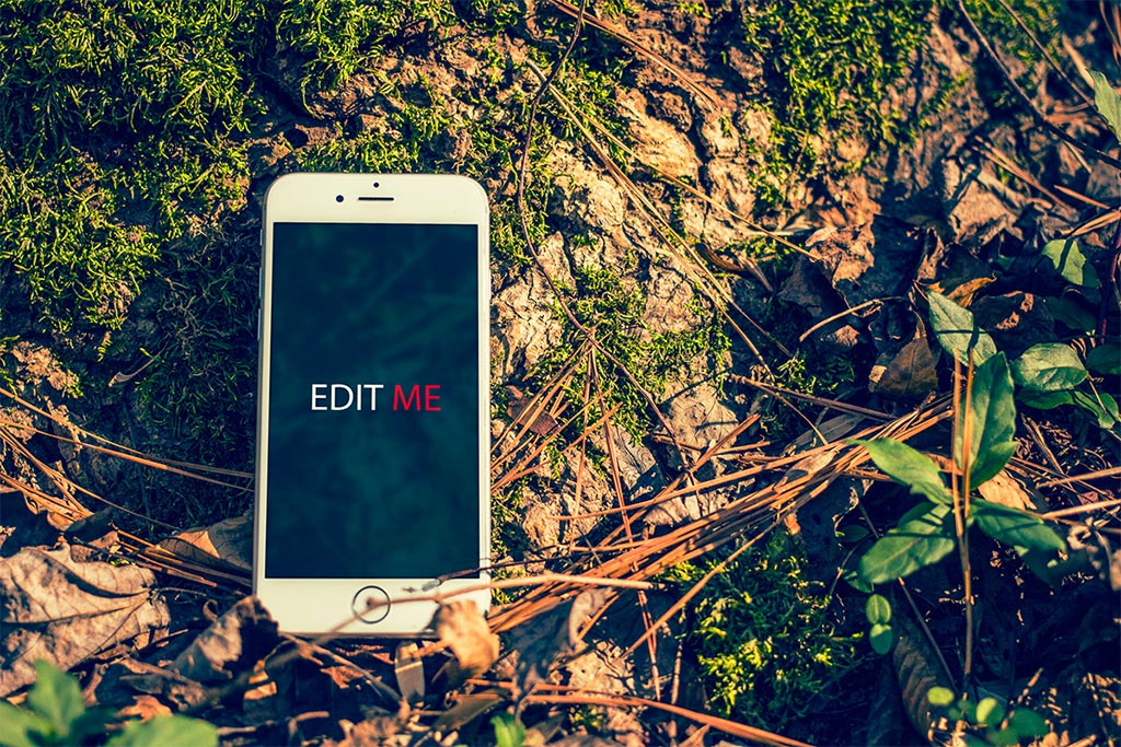 New Free Mockups – Outdoor iPhone Mockup – Download Now